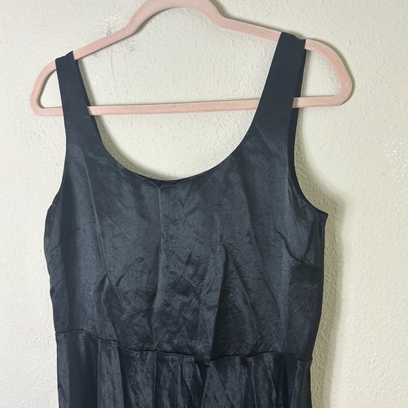Vince Sleeveless Satin Slip Midi Dress in Black Scoop Neck size 6 - Picture 4 of 10